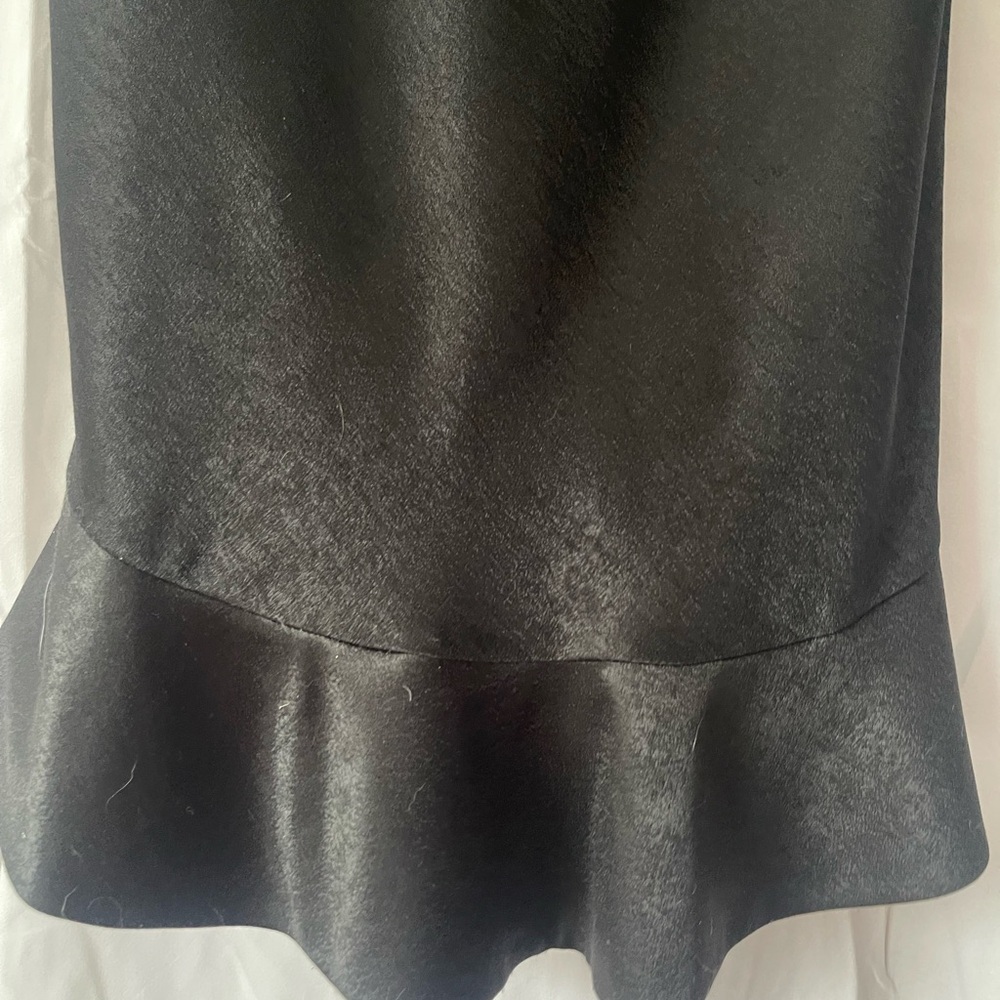 Lovers + Friends Ava Off the Shoulder Black Hammered Satin Fabric midi dress - Picture 6 of 8
